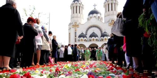 crucea de flori foto daniel guta adevarul