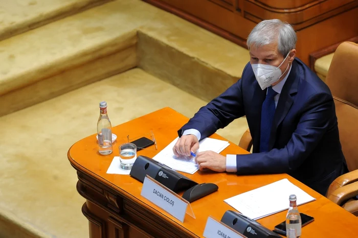 Dacian Cioloş la votul pentru Guvernul USR din Parlament FOTO Mediafax