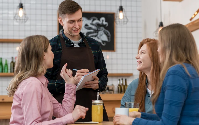 În SUA, bacșișul este considerat un lucru normal în restaurante. Foto: Freepik.com