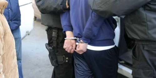 Argeșeanul a fost reținut, dar instanța l-a pusîn libertate