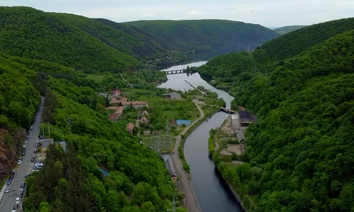 lacul tarnita jpg