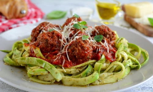 Paste din dovlecei cu chiftelute  Sursa foto shutterstock 1459898876 jpg