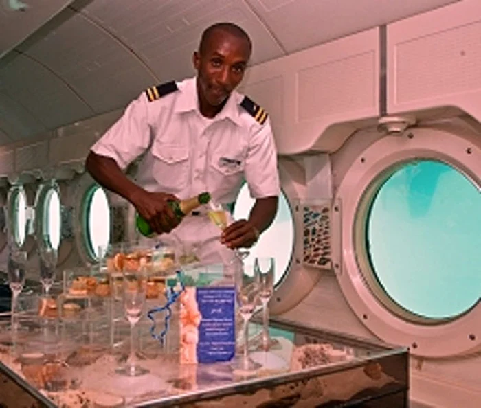 ... şi vor gusta din şampania fină şi bufetul select