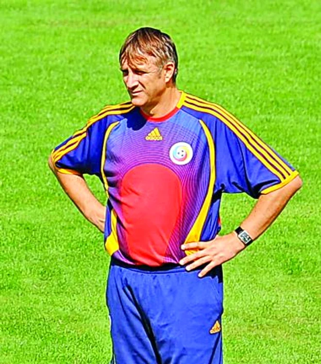 
    Emil Săndoi este  selecţioner şi la na- ţionala U21, pe care  n-a reuşit s-o califice  la nici un turneu final  
