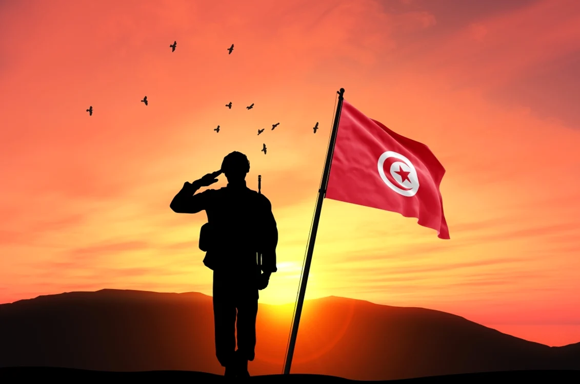 Soldat și drapel Tunisia FOTO: Shutterstock
