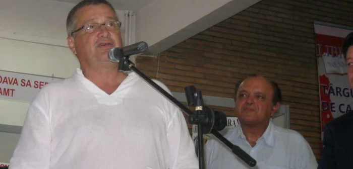 Mircea Dinescu a fost dezinvolt la deschiderea Târgului de carte "Libris" Neamţ