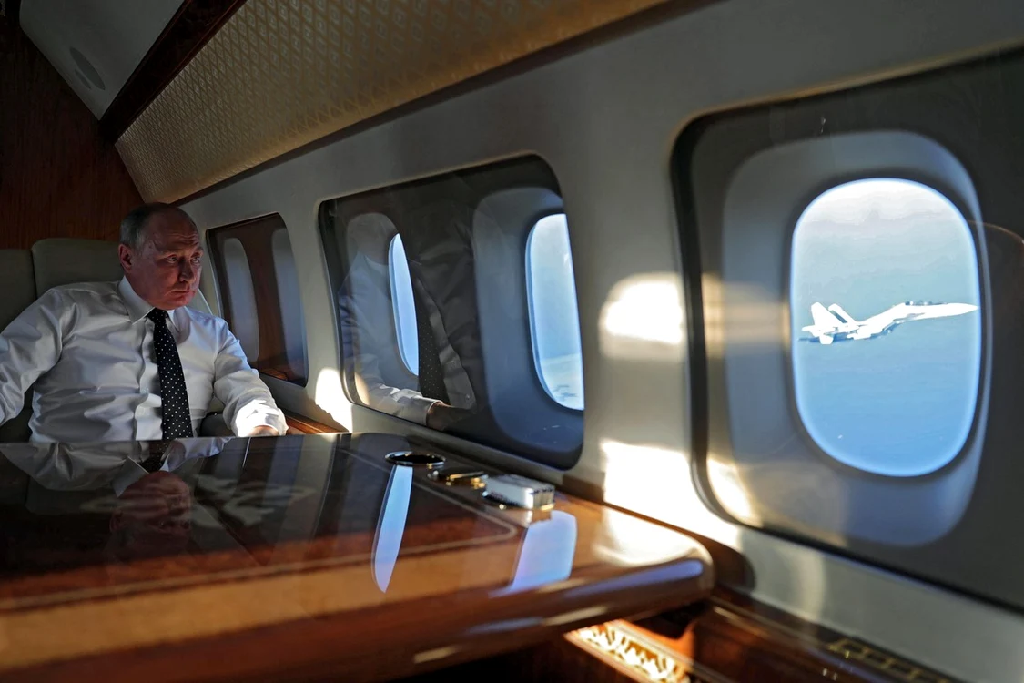 Președintele rus Vladimir Putin în avionul prezidențial/ FOTO:Arhiva