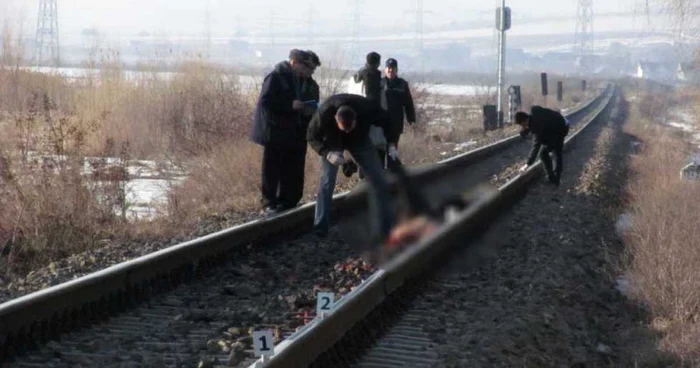 Bărbatul s-a aruncat în faţa trenului