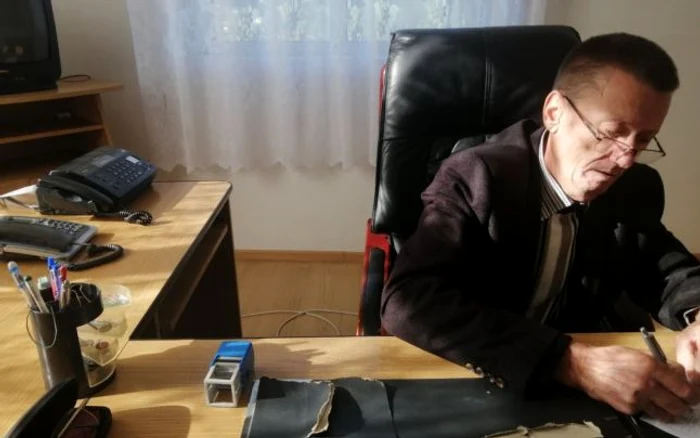 
    Sătenii au ales alt primar Foto: adevarul.ro  