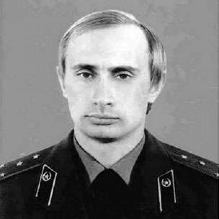 Vladimir Putin în uniforma KGB. FOTO AFP/BBC