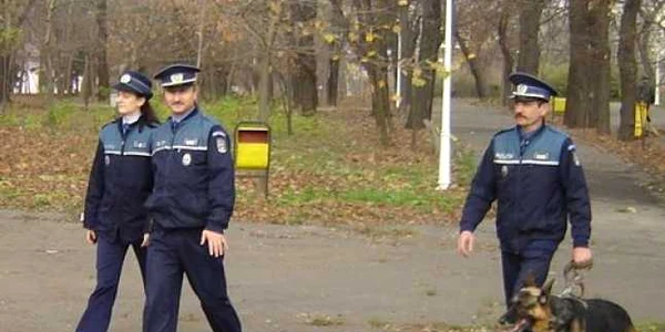 Poliţia o caută pe femeie (foto arhivă)