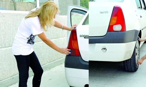 Candidata la permisul de  conducere va trebui să verifice  atentă stopurile şi roţile  maşinii cu care va fi testată jpeg