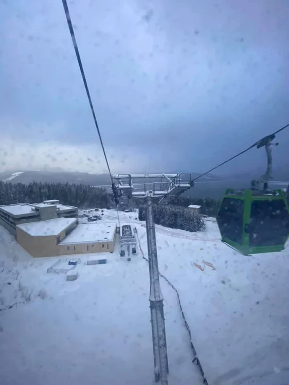 Domeniul schiabil Transalpina - Voineasa din Vâlcea la deschiderea sezonului de iarnă 2021 Foto Transalpina Ski
