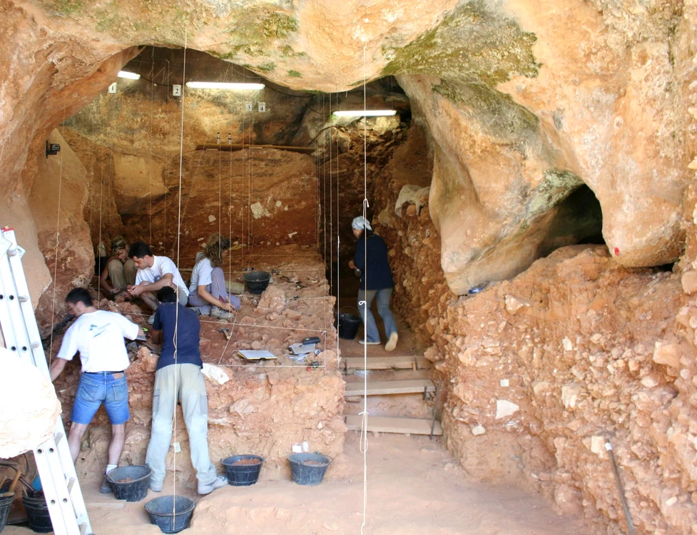 Cercetări în peștera de la Atapuerca FOTO wikipedia