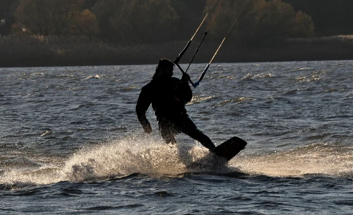 Cu kitesurful pe Dunăre FOTO Marcel Neag