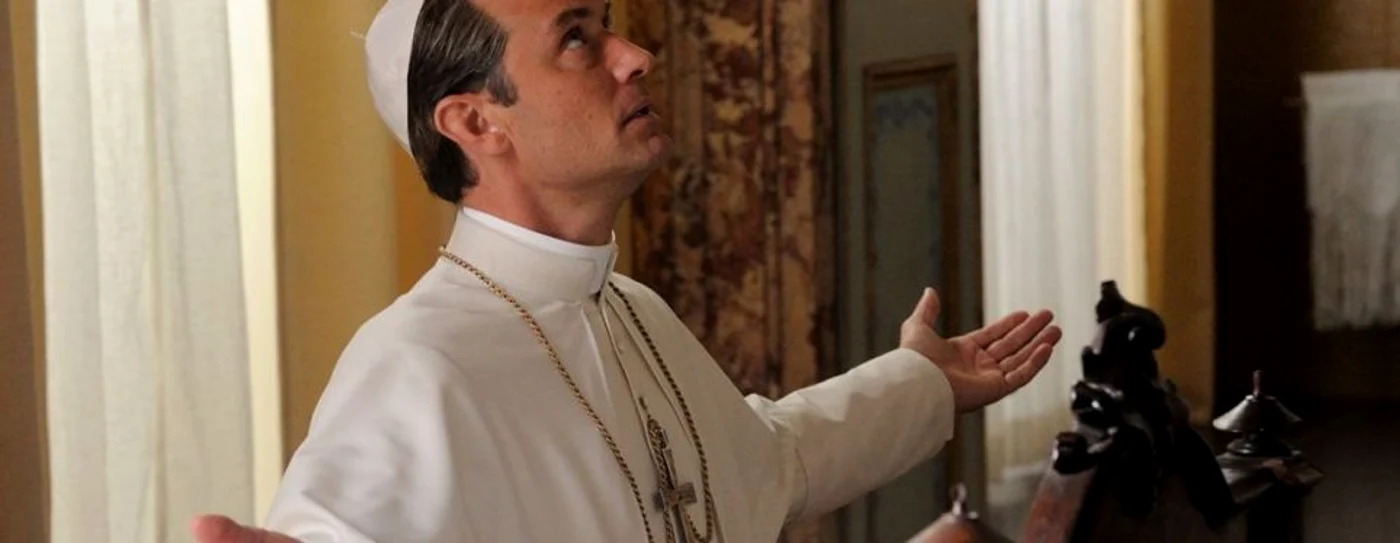 Jude Law în „The New Pope“ FOTO Cinemagia