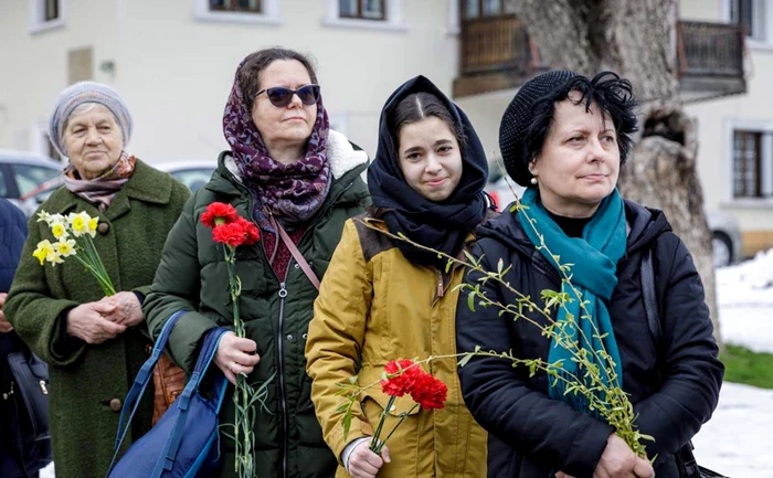 Iaşi. Mii de pelerini au venit la procesiune cu flori și crenguțe de salcie