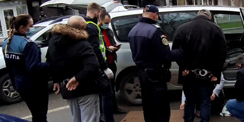 hoti din masini incatusati de politisti foto adevarul daniel guta