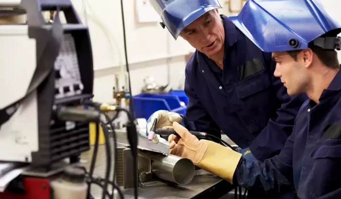 CEO-ul companiei Ford și-a trimis fiul să învețe sudura.