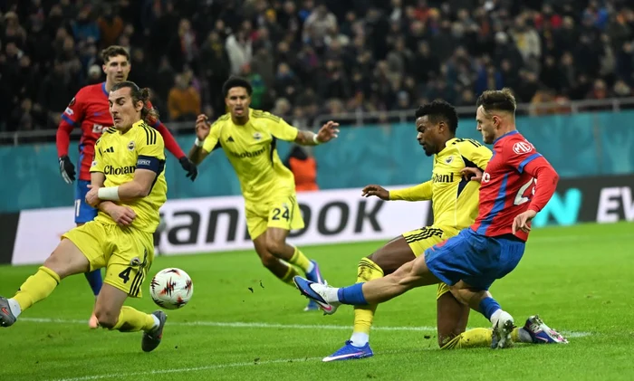 Politic a fost titular la FCSB, dar a fost scos la pauză (FOTO: Sportpictures)