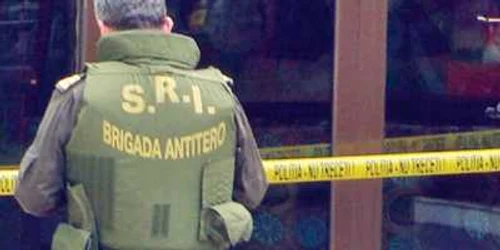 Uniforma SRI este râvnită de mulţi români