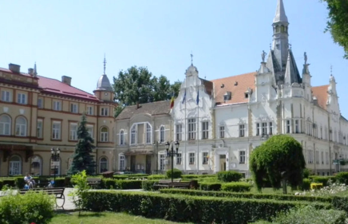 Primăria Caransebeş, judeţul Caraş-Severin FOTO expressdebanat.ro