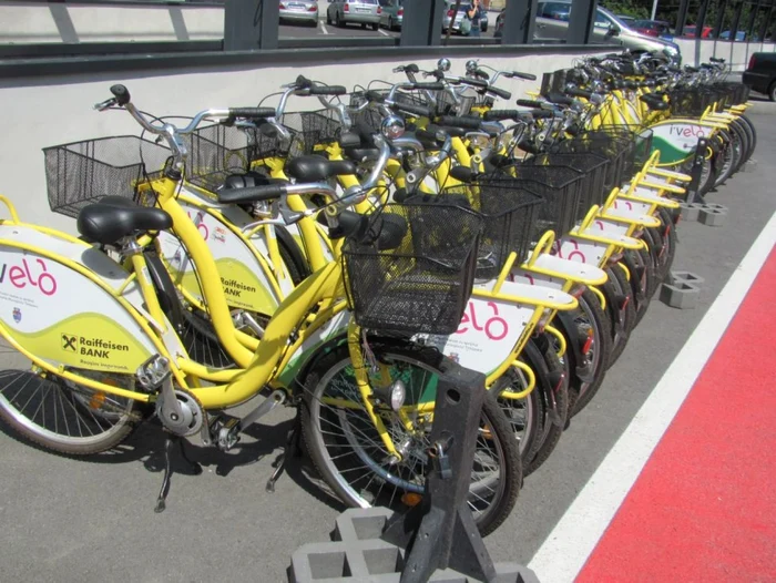 Bicicletele vă aşteaptă în Piaţa Sfatului. FOTOArhivă.