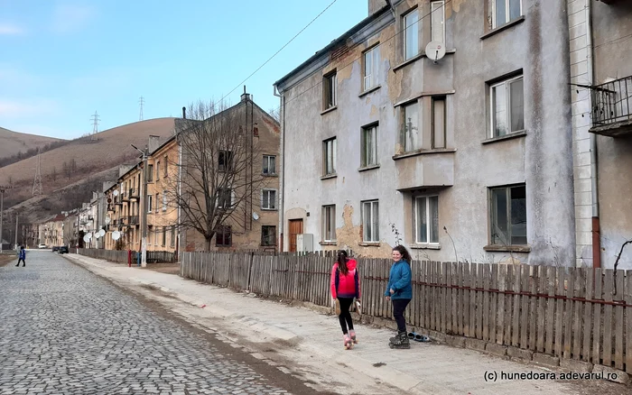 Blocuri din anii 50, Ciudanovița. Foto: Daniel Guță. ADEVĂRUL