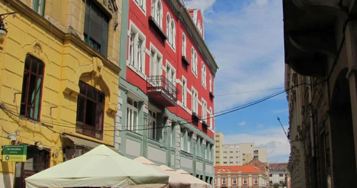 Strada Mercy a devenit permanent stradă pietonală în Piaţa Unirii Foto: Ştefan Both