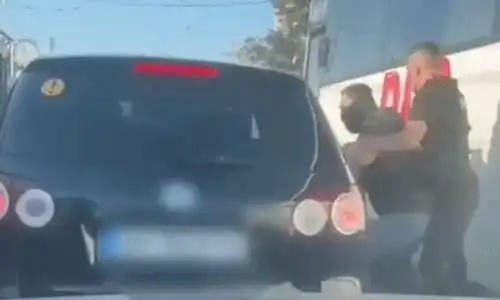 GIF complice retinut