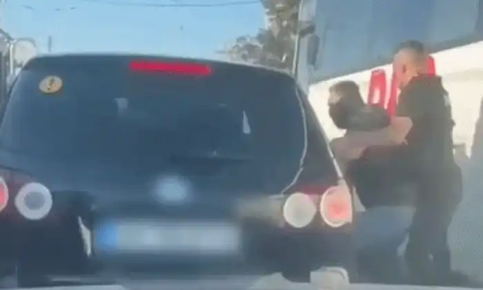 GIF complice retinut