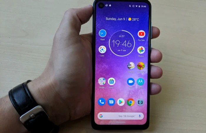 Motorola One Vision FOTO Adrian Pogîngeanu