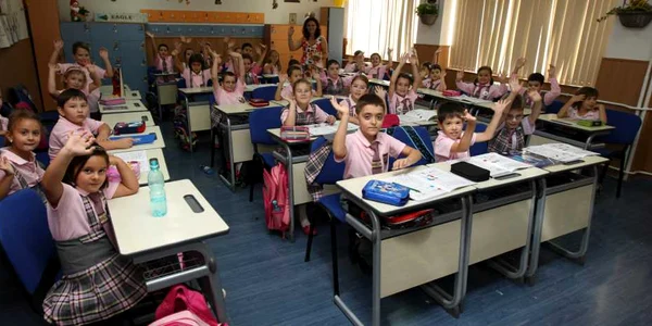 Copiii clasei I-a A din Şcoala „Gheorghe Ţiţeica“ şi-au intrat rapid în rolul de elevi