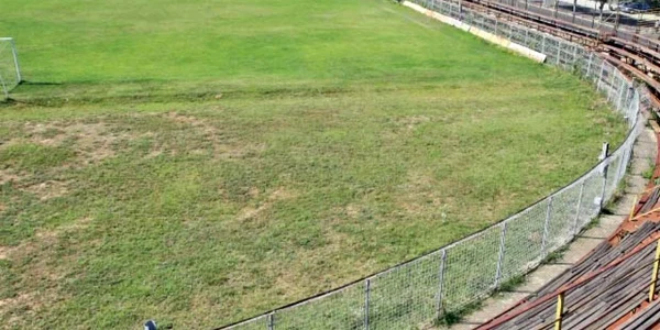 Atât arena „Electroputere“, pe care joacă CS Apă, cât şi stadionul „Ion Oblemenco“ au rămas în paragină