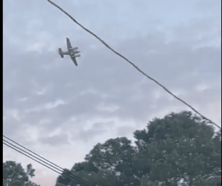 Alertă în orașul Tupelo din SUA: un pilot amenință că intră cu avionul într-un magazin Walmart VIDEO