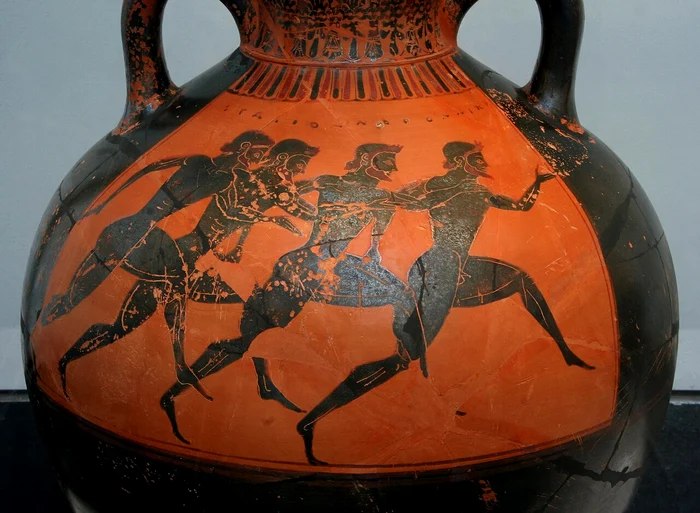 Alergători la Jocurile Panathenaice. Vas grecesc din 530 î.Hr. (© Wikimedia Commons)