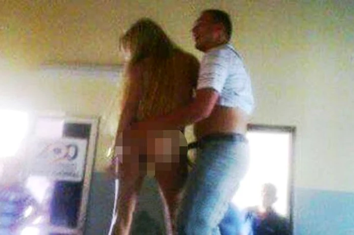 Polițistul a căzut în mrejele prostituatei aproape goaleFoto: mirror.co.uk