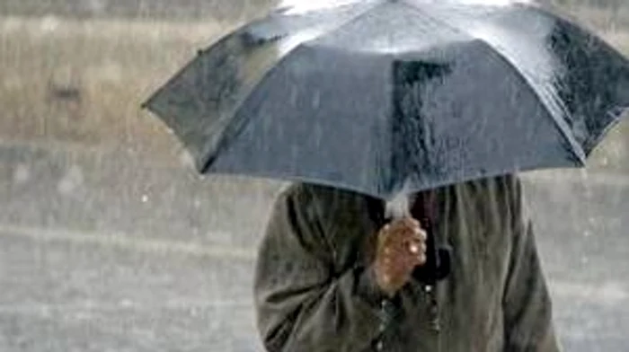 
    Din seara aceasta, va ploua în toată țara  