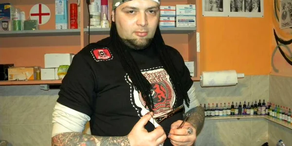 Leo este fascinat de tatuaje
