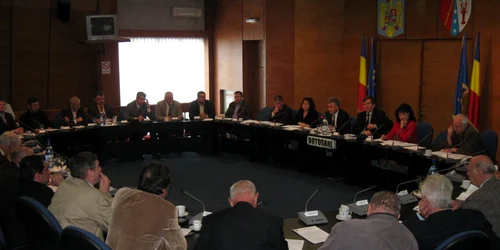 Miercuri, consilierii judeţeni vor trebui să aprobe dacă va fi sau nu referendum