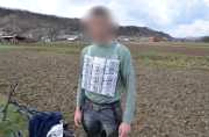 Cu tigarile lipite de corp pentru piata neagra din Romania FOTO:ijpfmm.ro