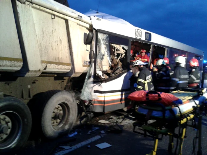 Cinci persoane au murit, iar alte 28 au fost rănite în accidentul de la Ploieşti. FOTO Dana Mihai