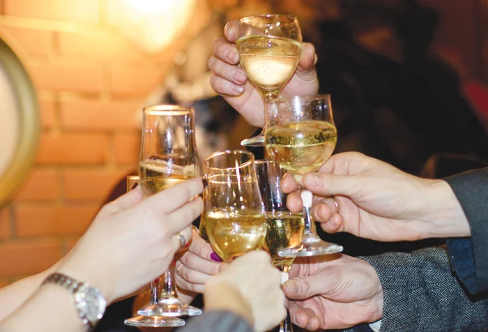 Valea Prahovei. Tradiționalele pahare cu șampanie, la miezul nopții