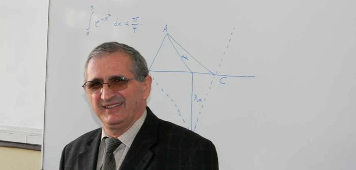 Paul Vâlceanu este profesor de 37 de ani - foto: Raluca Nicula