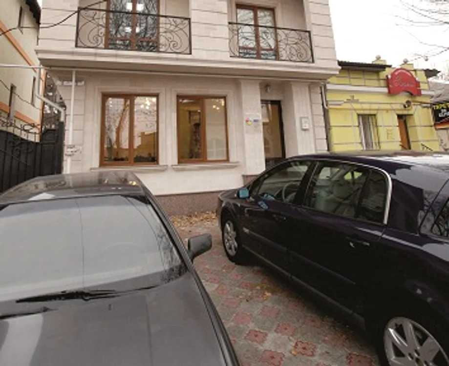 Sediul companiei administrate de soția lui Valeriu Lazăr
