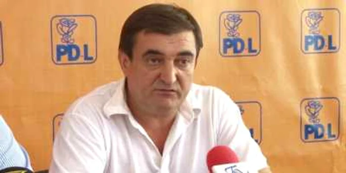 Preşedintele PDL Dâmboviţa a mai spus că  niciun lider al PSD nu a scos un leu din buzunarul propriu