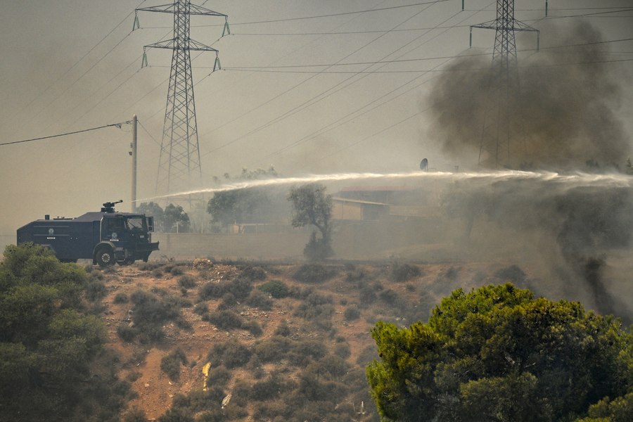 Ministrul elen pentru Protecție Civilă anunță că incendiile din Grecia sunt sub control