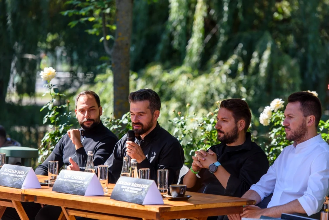Bogdan Buta (al doilea de la stânga la dreapta) susţine că Untold va fi un model de siguranţă pentru alte festivaluri. FOTO: Nicu Cherciu