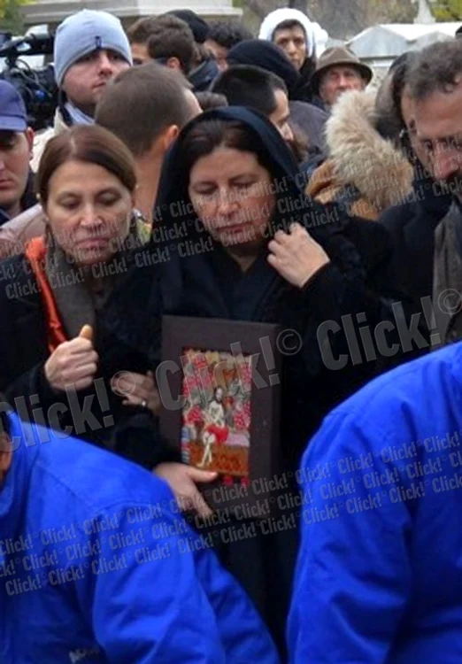 
    Magda Catone la înmormântarea lui Şerban Ionescu.  
