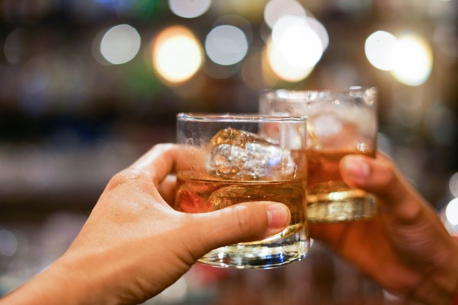 Vârsta la care ar trebui să renunțăm definitiv la consumul de alcool: „S-ar putea să fiți în pericol și probabil este mai bine să vă opriți complet”